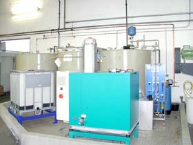 Prozesswasseraufbereitungsanlage mit Vakuumdestillationsanlage und Rundbehälter
